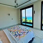 Luxury Seaview With 9000 M2 Access Alanya