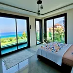 Villa Luxury Seaview With 9000 M2 Access