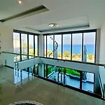 Luxury Seaview With 9000 M2 Access *