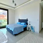 Villa Luxury Seaview With 9000 M2 Access Alanya
