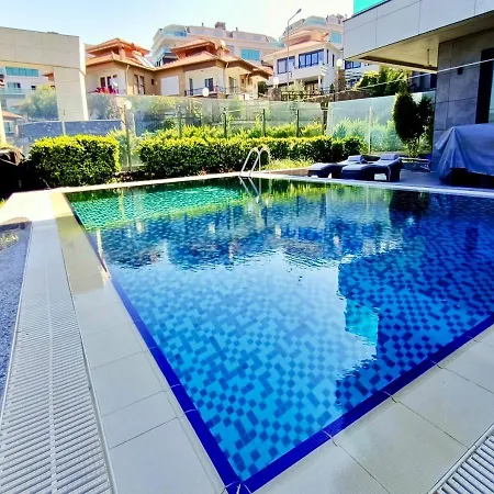 Luxury Seaview With 9000 M2 Access אלאניה