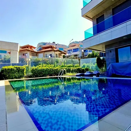 Luxury Seaview With 9000 M2 Access אלאניה