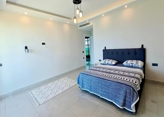Luxury Seaview With 9000 M2 Access * Alanya