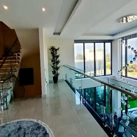 Luxury Seaview With 9000 M2 Access Villa Alanya