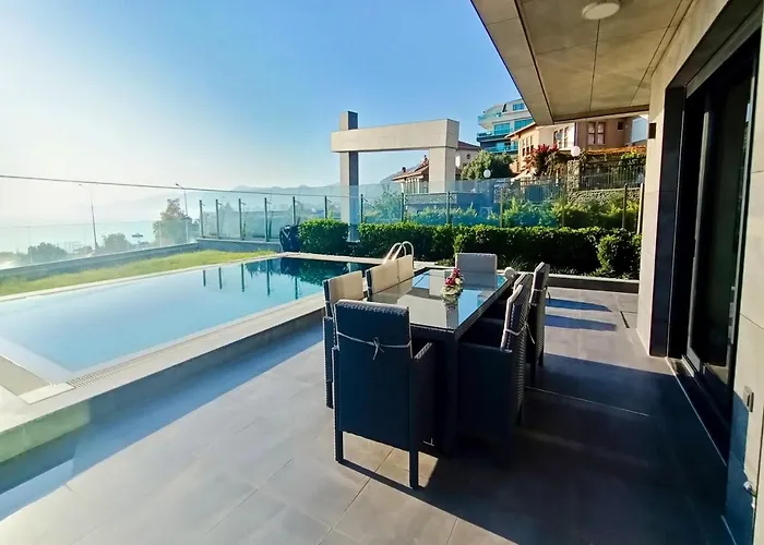 Luxury Seaview With 9000 M2 Access Vila