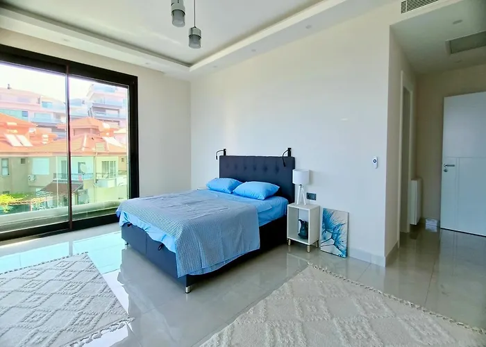 Vila Luxury Seaview With 9000 M2 Access Alanya